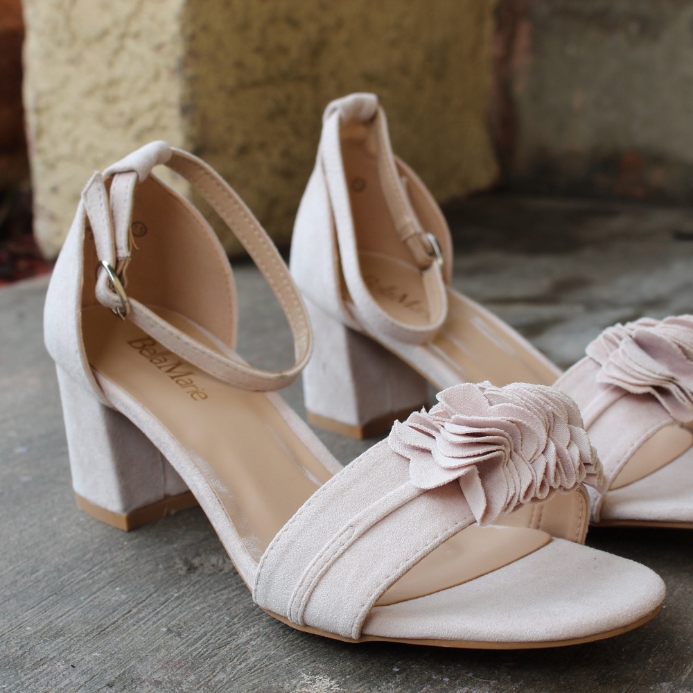 🚨LAST CHANCE//The April// Nude vegan suede Heel - Picture 2 of 8